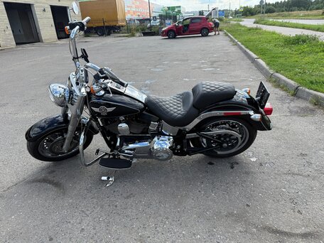 2013 Harley-Davidson Fat Boy, чёрный, 1200000 рублей, вид 2