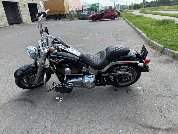 2013 Harley-Davidson Fat Boy, чёрный, 1200000 рублей - вид 1