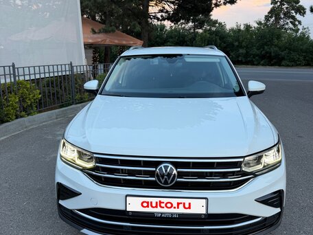 2021 Volkswagen Tiguan II Рестайлинг, белый, 3650000 рублей, вид 3