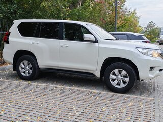 2019 Toyota Land Cruiser Prado 150 Series Рестайлинг 2, белый, 3950000 рублей, вид 4