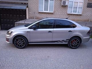 2020 Volkswagen Polo V Рестайлинг, серебристый, 1350000 рублей, вид 3