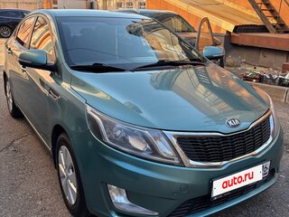 2013 Kia Rio 5-speed III, зелёный, 700000 рублей, вид 4