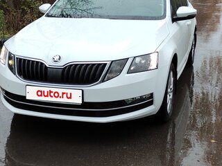 2018 Skoda Octavia III (A7) Рестайлинг, белый, 2300000 рублей, вид 2