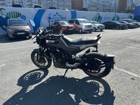 2021 Husqvarna Svartpilen 401, серый, 399003 рублей, вид 4