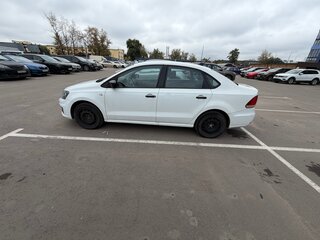 2017 Volkswagen Polo V Рестайлинг, белый, 949000 рублей, вид 3