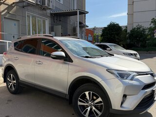 2016 Toyota RAV4 IV (XA40) Рестайлинг, серебристый, 2350000 рублей, вид 1