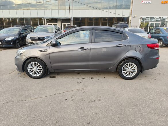 2015 Kia Rio III Рестайлинг, серый, 925000 рублей - вид 4