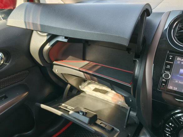 2018 Nissan Note e-Power II Рестайлинг, красный, 1130000 рублей - вид 16
