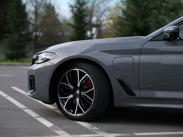 2021 BMW 5 серии 530e VII (G30/G31/G38) Рестайлинг, серый, 3750000 рублей - вид 11