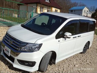 2013 Honda Stepwgn Spada IV Рестайлинг, белый, 1800000 рублей, вид 2