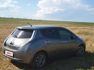 2013 Nissan Leaf (EM57) I (ZE0/AZE0), серый, 720000 рублей, вид 2