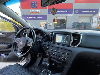 2017 Kia Sportage IV, серебристый, 2000000 рублей, вид 4
