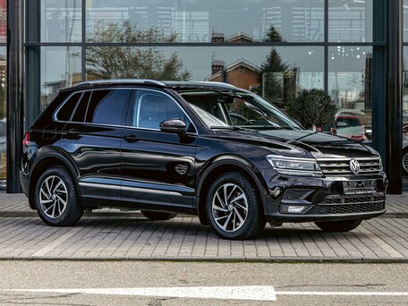 2019 Volkswagen Tiguan II, чёрный, 2655000 рублей, вид 3