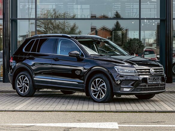 2019 Volkswagen Tiguan II, чёрный, 2655000 рублей - вид 2