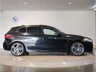 2022 BMW 1 серии 118i III (F40), чёрный, 1600000 рублей, вид 4