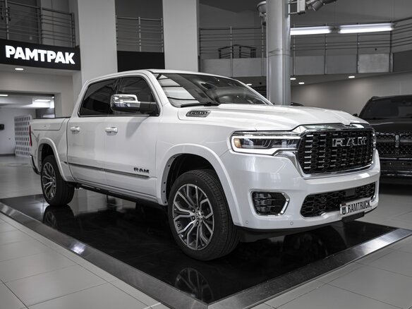 2026 Ram 1500 Crew Cab V Рестайлинг, белый, 10814927 рублей