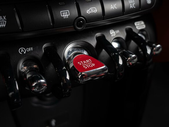 2019 Mini Hatch JCW III (F55/F56) Рестайлинг, чёрный, 3150000 рублей - вид 19