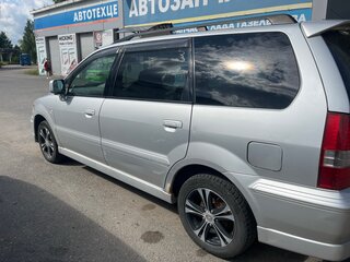 2002 Mitsubishi Chariot Grandis III, серебристый, 310000 рублей, вид 4