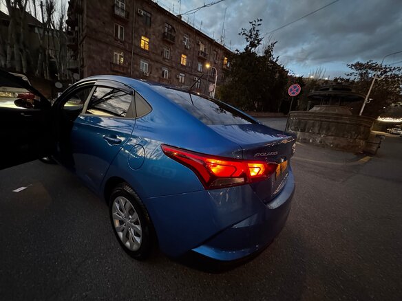 2021 Hyundai Solaris II Рестайлинг, синий, 1700000 рублей - вид 4