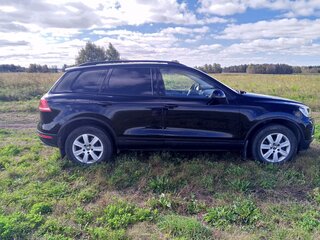 2015 Volkswagen Touareg II Рестайлинг, чёрный, 3400000 рублей, вид 2