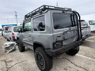 2022 Suzuki Jimny Sierra IV, серый, 1546911 рублей, вид 4