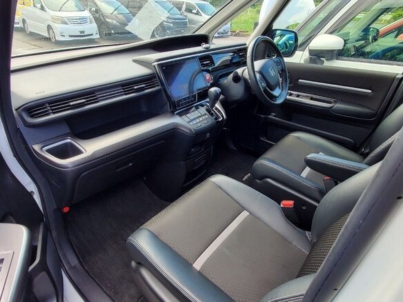 2018 Honda Stepwgn Spada V Рестайлинг, белый, 2298000 рублей - вид 8