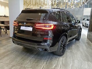 2021 BMW X5 40d IV (G05/G18), чёрный, 9000000 рублей, вид 4