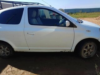 2002 Toyota Vitz I (P10), белый, 230000 рублей, вид 2