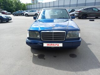 1995 Mercedes-Benz E-Класс 220 I (W124), синий, 850000 рублей, вид 1