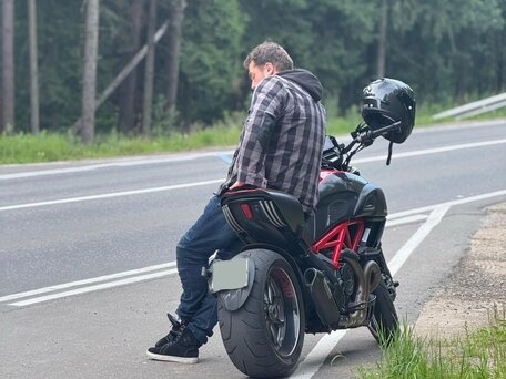 2014 Ducati Diavel Carbon, красный, 1000000 рублей, вид 2