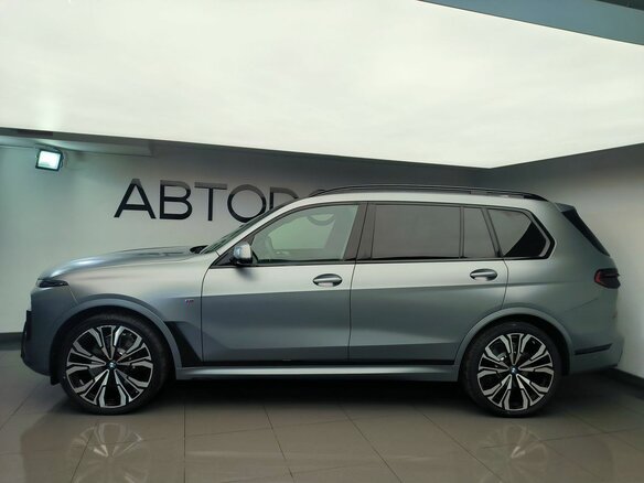 2026 BMW X7 40d I (G07) Рестайлинг, серый - вид 3