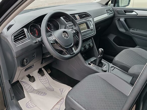 2017 Volkswagen Tiguan II, чёрный - вид 6