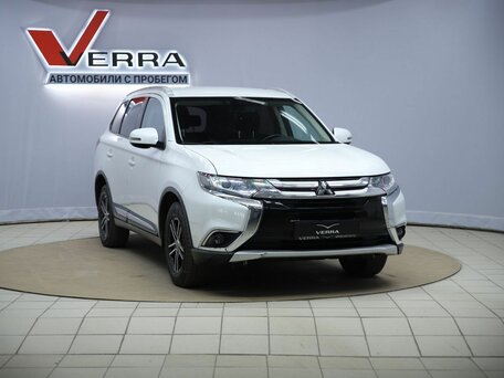 2018 Mitsubishi Outlander III Рестайлинг 2, белый, 1730000 рублей, вид 2