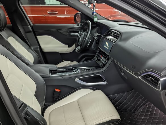 2019 Jaguar F-Pace I, чёрный, 4200000 рублей - вид 10