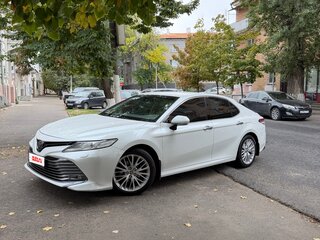 2021 Toyota Camry VIII (XV70) Рестайлинг, белый, 4200000 рублей, вид 1