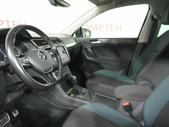 2019 Volkswagen Tiguan II, чёрный, 2213000 рублей - вид 9