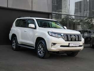 2018 Toyota Land Cruiser Prado 150 Series Рестайлинг 2, белый, 5300000 рублей, вид 3