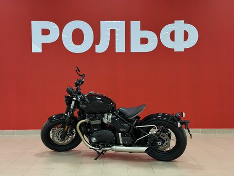 2023 Triumph Bonneville Bobber, чёрный, 2415000 рублей, вид 3