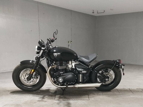 2026 Triumph Bonneville Bobber, чёрный, 1900000 рублей, вид 3
