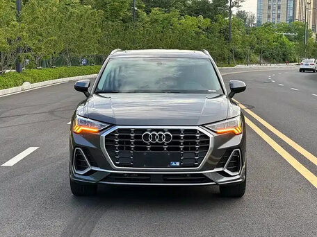 2022 Audi Q3 35 TFSI II (F3), серый, 2300000 рублей, вид 2