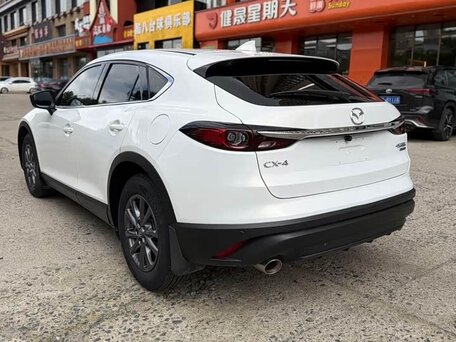 2022 Mazda CX-4 I Рестайлинг, белый, 1733000 рублей, вид 4
