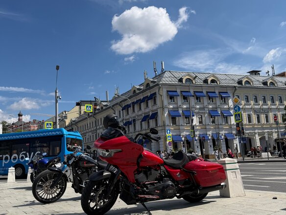 2025 Harley-Davidson CVO Road Glide ST, красный - вид 1