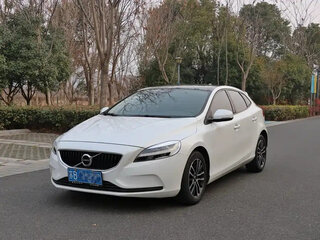 2018 Volvo V40 II Рестайлинг, белый, 1380000 рублей, вид 2