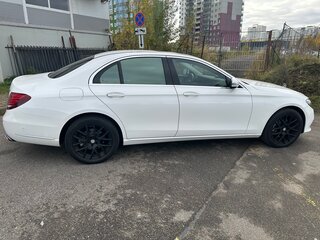 2020 Mercedes-Benz E-Класс 220 d V (W213, S213, C238), белый, 4500000 рублей, вид 2