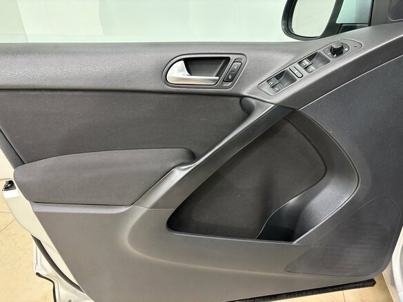 2011 Volkswagen Tiguan I Рестайлинг, серебристый, 1230000 рублей - вид 6