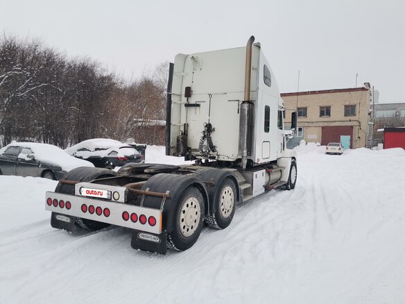 2000 Freightliner Century Class, белый, 3000000 рублей - вид 3