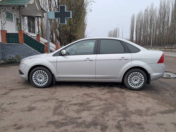 2010 Ford Focus II Рестайлинг, серый - вид 7