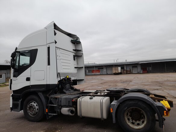 2013 Iveco Stralis, белый, 2450000 рублей - вид 2