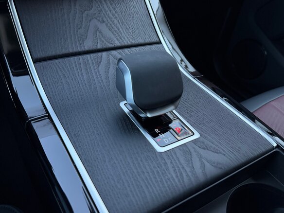 2025 Land Rover Range Rover Evoque II Рестайлинг, чёрный - вид 13