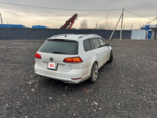 2017 Volkswagen Golf VII Рестайлинг, белый, 1400000 рублей, вид 4